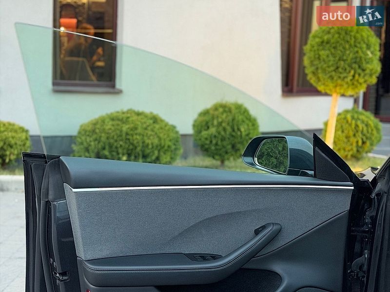 Седан Tesla Model 3 2024 в Стрые