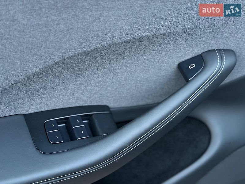 Седан Tesla Model 3 2024 в Стрые