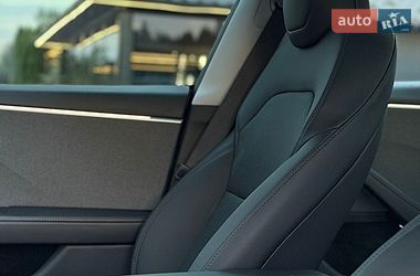 Седан Tesla Model 3 2024 в Стрые