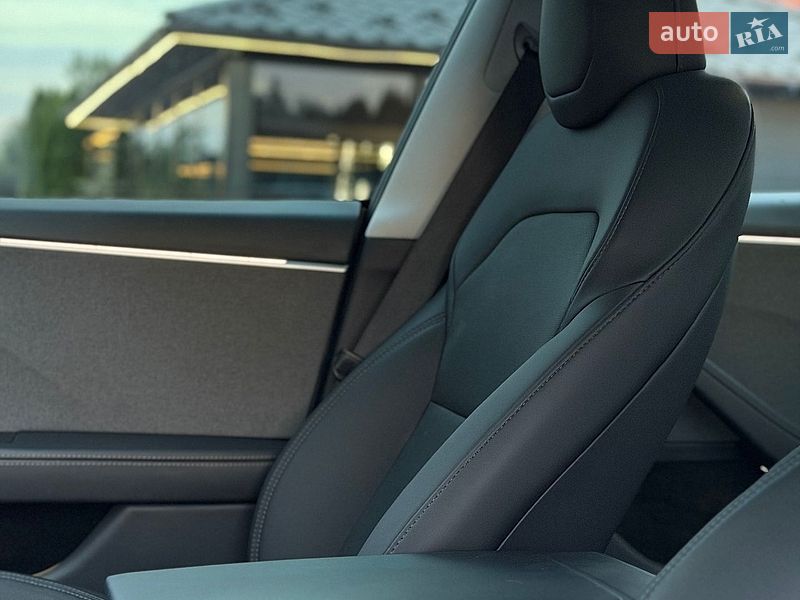 Седан Tesla Model 3 2024 в Стрые