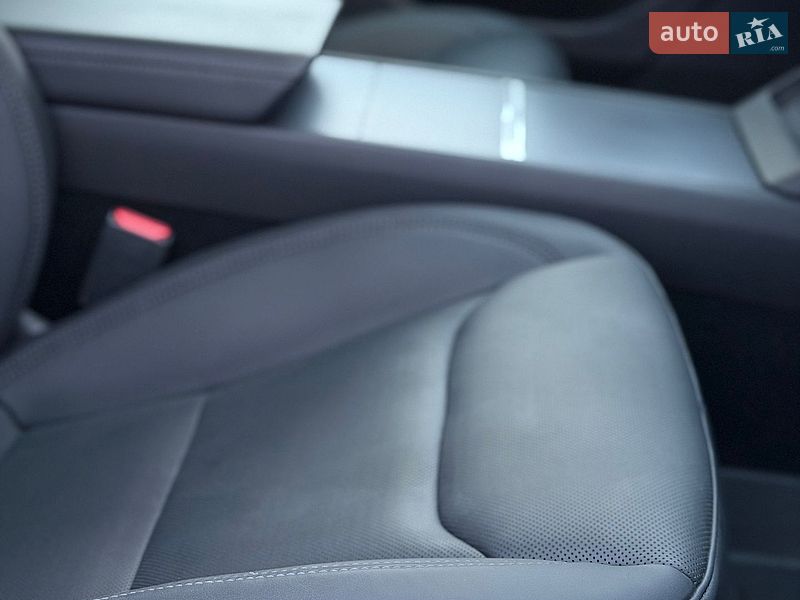 Седан Tesla Model 3 2024 в Стрые