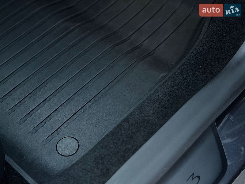 Седан Tesla Model 3 2024 в Стрые