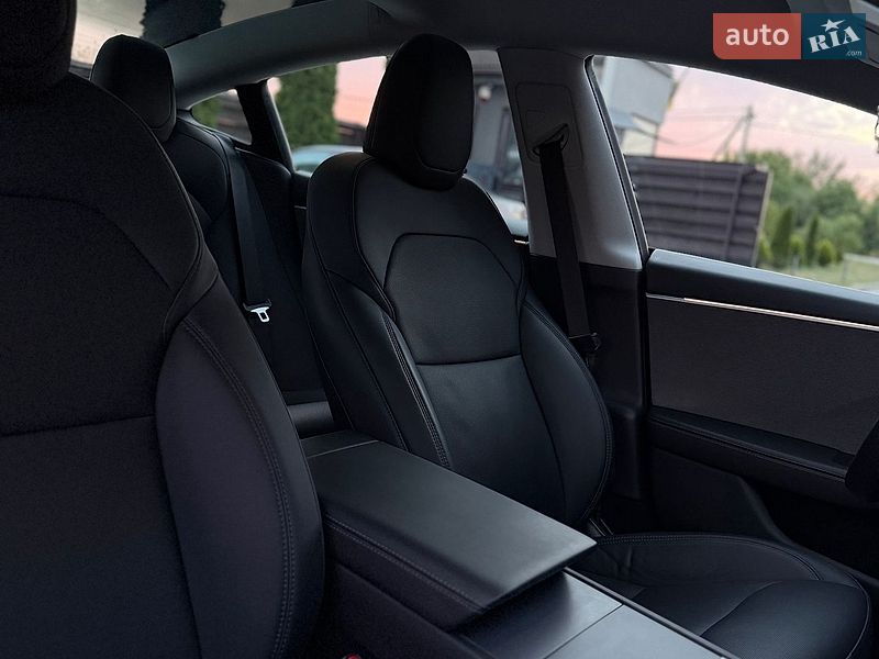 Седан Tesla Model 3 2024 в Стрые