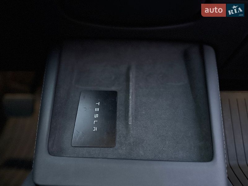 Седан Tesla Model 3 2024 в Стрые