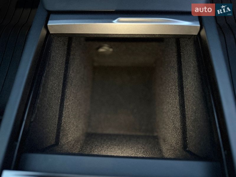 Седан Tesla Model 3 2024 в Стрые