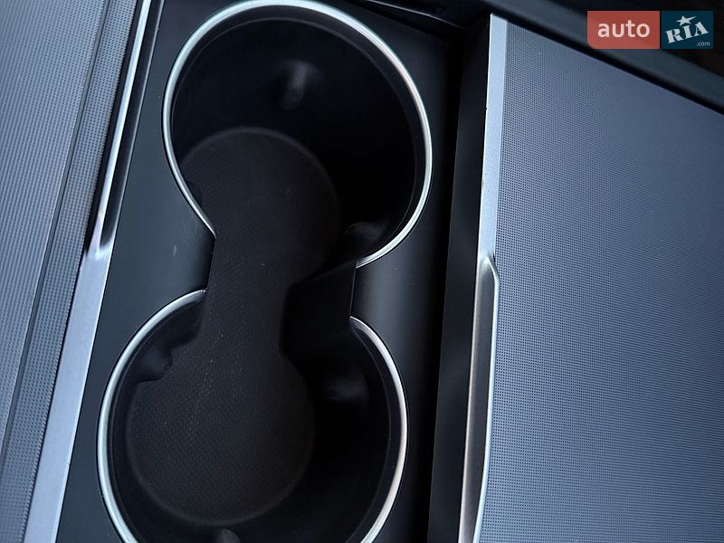 Седан Tesla Model 3 2024 в Стрые