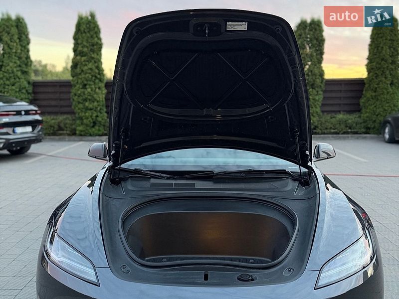 Седан Tesla Model 3 2024 в Стрые