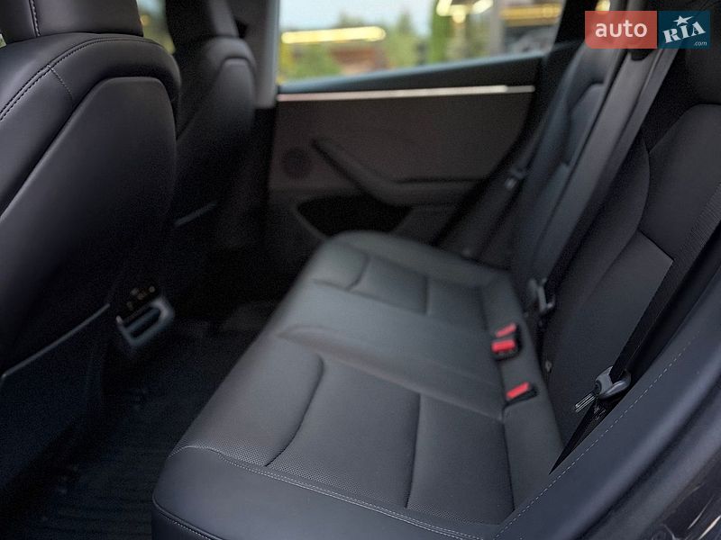 Седан Tesla Model 3 2024 в Стрые
