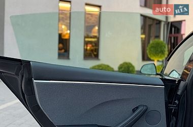 Седан Tesla Model 3 2024 в Стрые