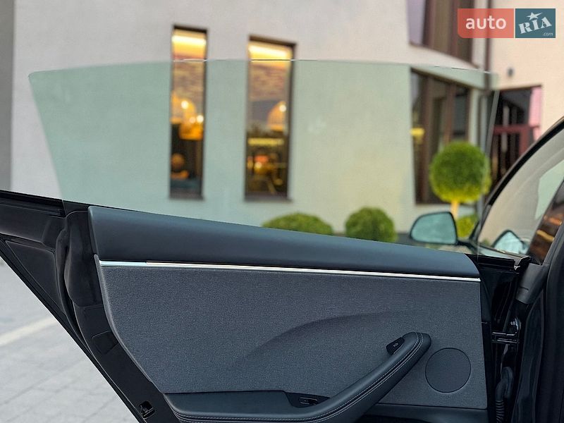Седан Tesla Model 3 2024 в Стрые