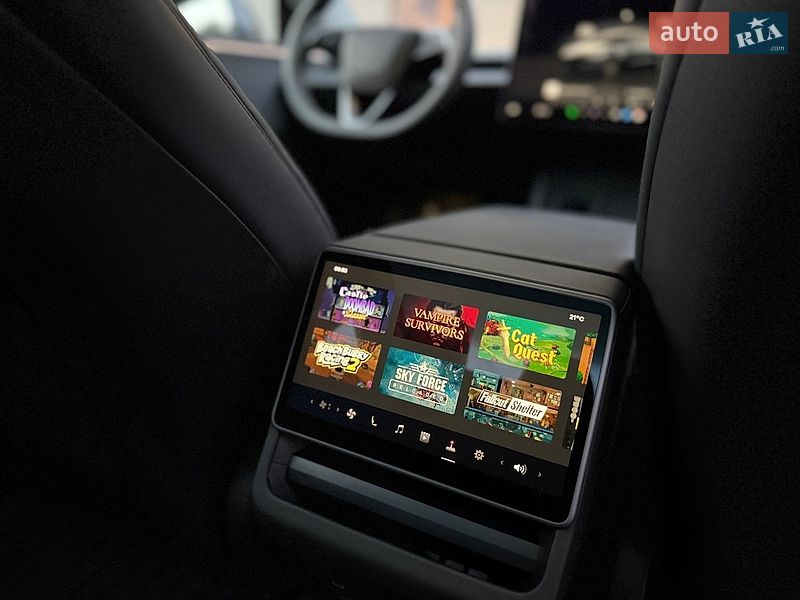 Седан Tesla Model 3 2024 в Стрые