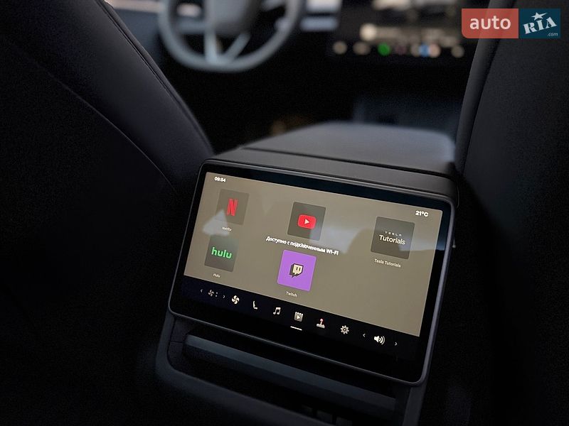 Седан Tesla Model 3 2024 в Стрые