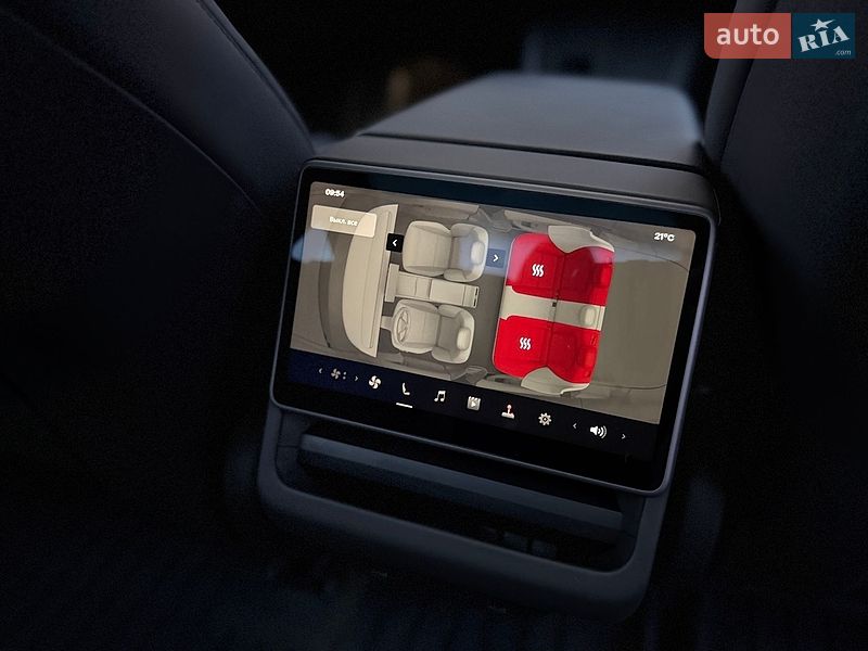 Седан Tesla Model 3 2024 в Стрые