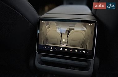 Седан Tesla Model 3 2024 в Стрые