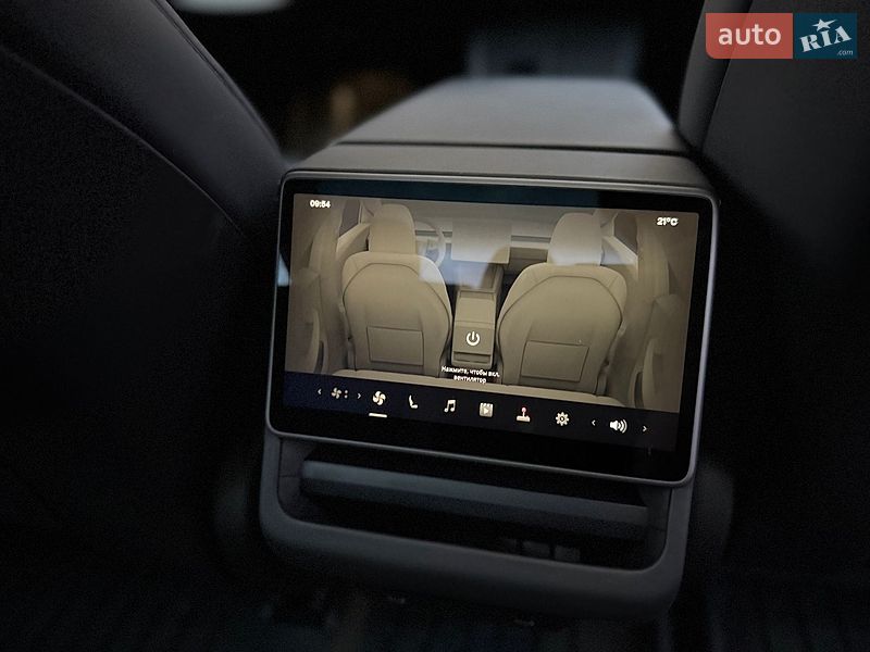 Седан Tesla Model 3 2024 в Стрые