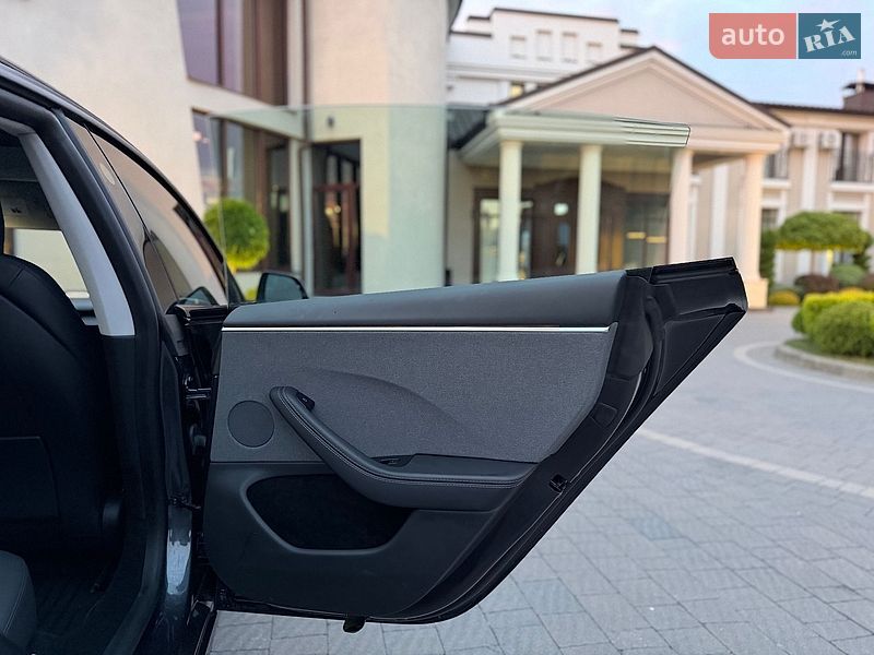 Седан Tesla Model 3 2024 в Стрые