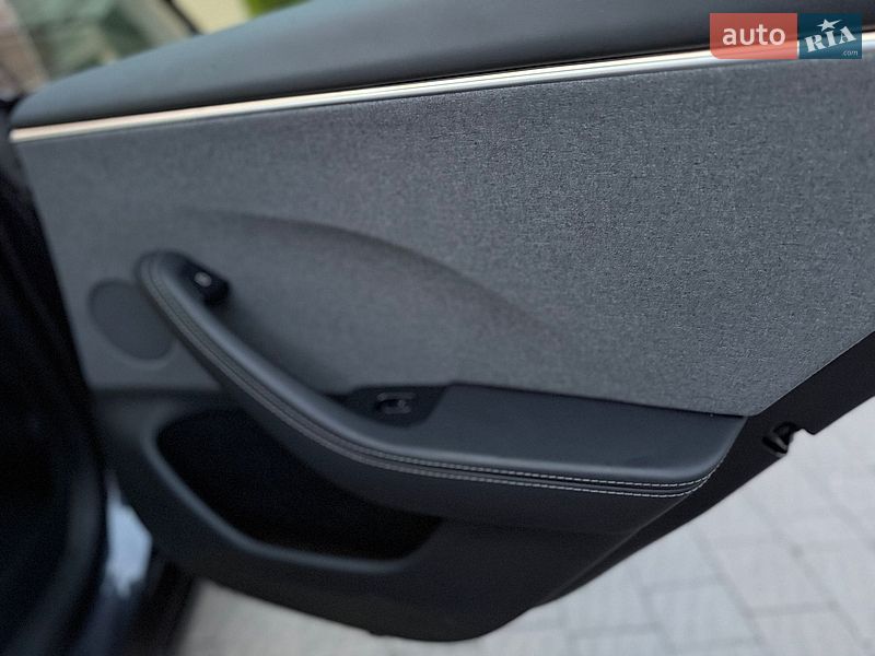 Седан Tesla Model 3 2024 в Стрые