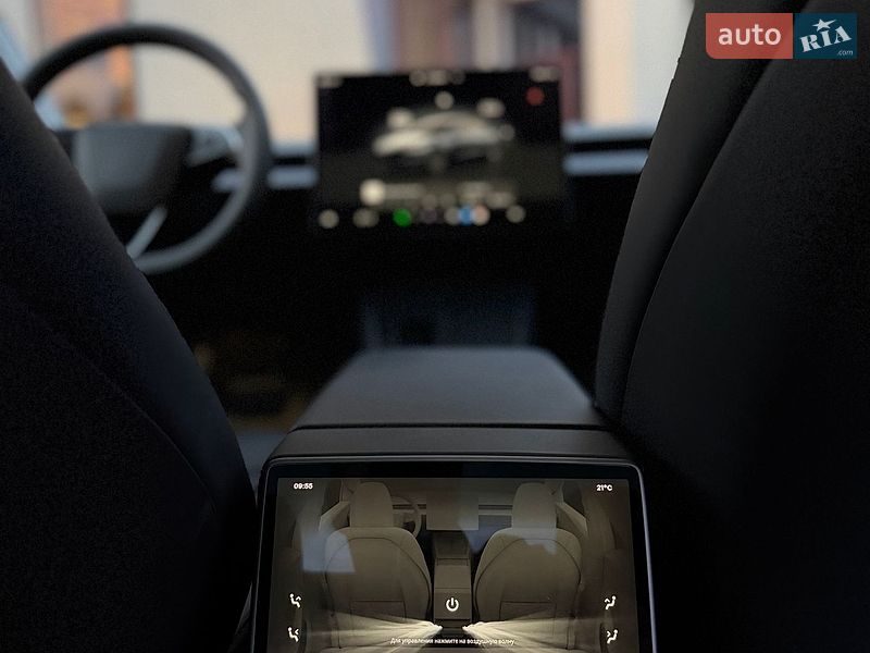 Седан Tesla Model 3 2024 в Стрые