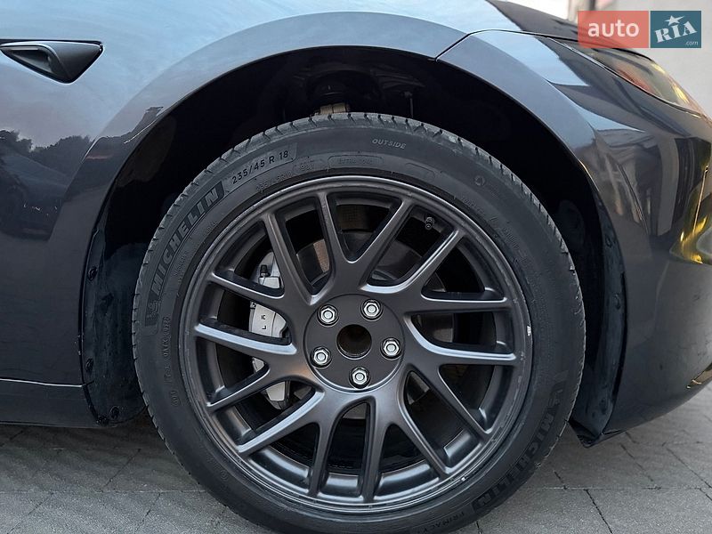 Седан Tesla Model 3 2024 в Стрые