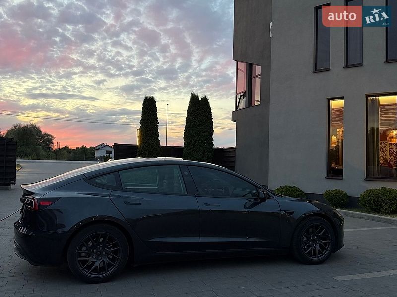 Седан Tesla Model 3 2024 в Стрые