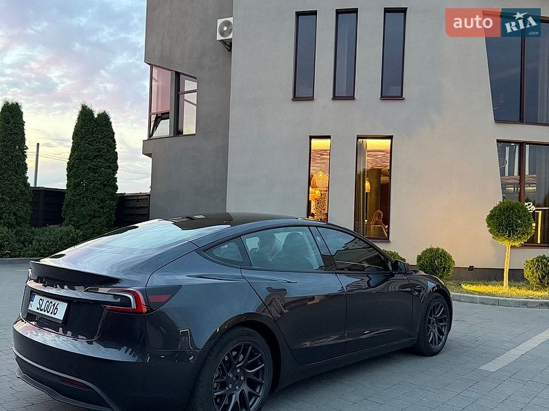 Седан Tesla Model 3 2024 в Стрые