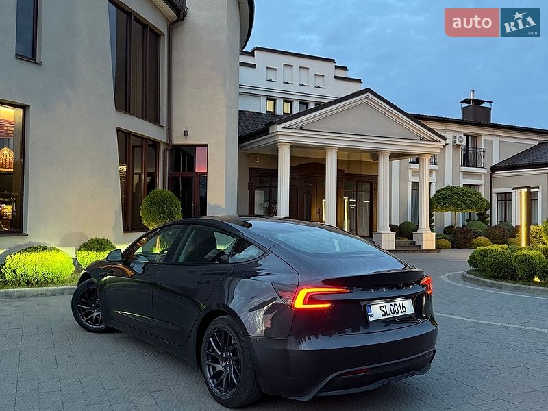 Седан Tesla Model 3 2024 в Стрые