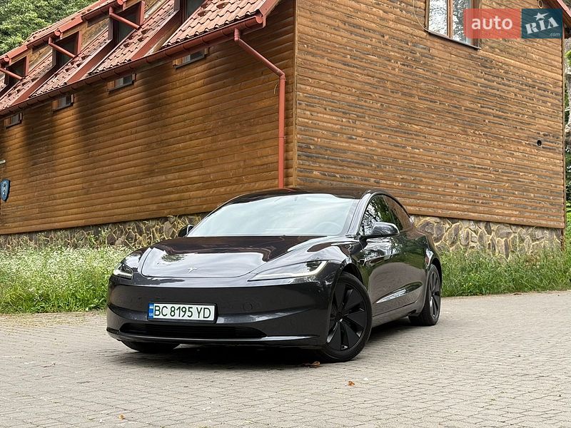 Седан Tesla Model 3 2025 в Самборе