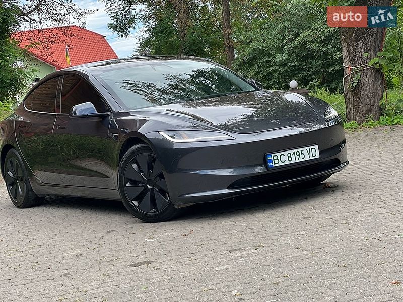 Седан Tesla Model 3 2025 в Самборе