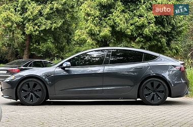 Седан Tesla Model 3 2025 в Самборе