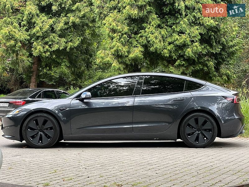 Седан Tesla Model 3 2025 в Самборе