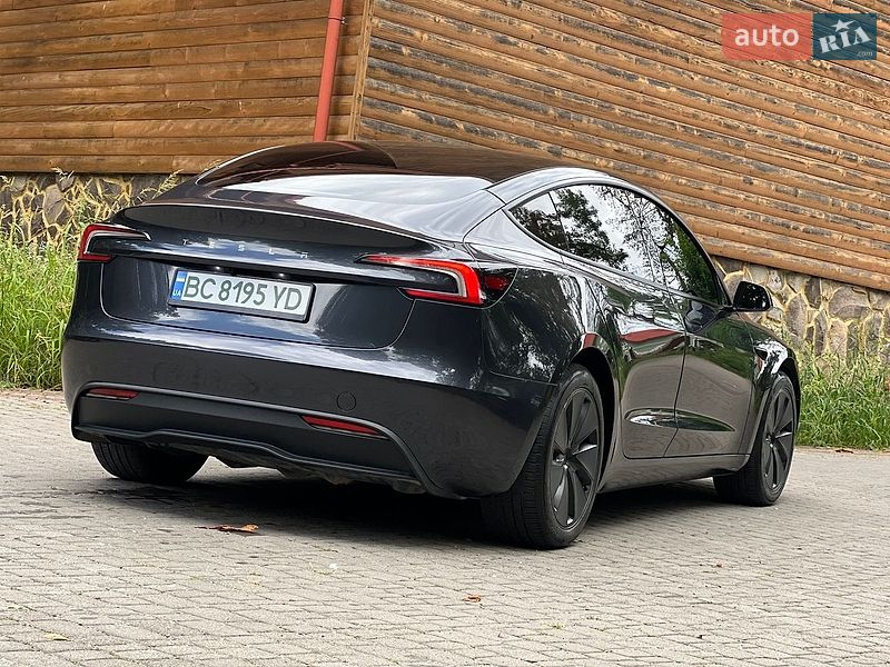 Седан Tesla Model 3 2025 в Самборе
