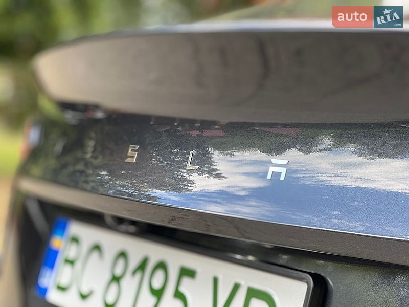 Седан Tesla Model 3 2025 в Самборе