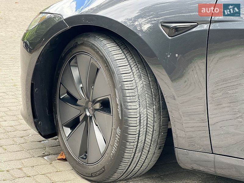 Седан Tesla Model 3 2025 в Самборе
