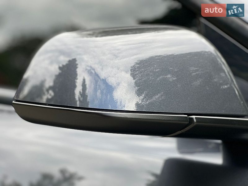 Седан Tesla Model 3 2025 в Самборе