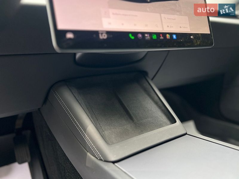 Седан Tesla Model 3 2025 в Самборе