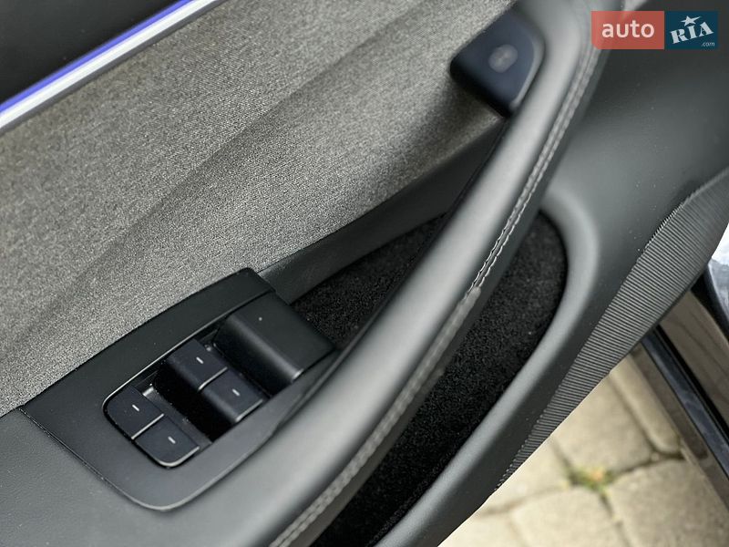 Седан Tesla Model 3 2025 в Самборе