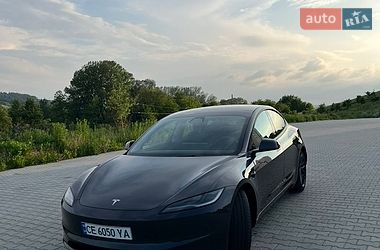 Седан Tesla Model 3 2024 в Чернівцях