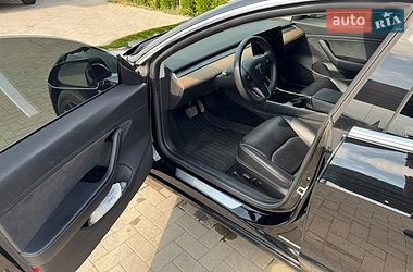 Седан Tesla Model 3 2019 в Ужгороде