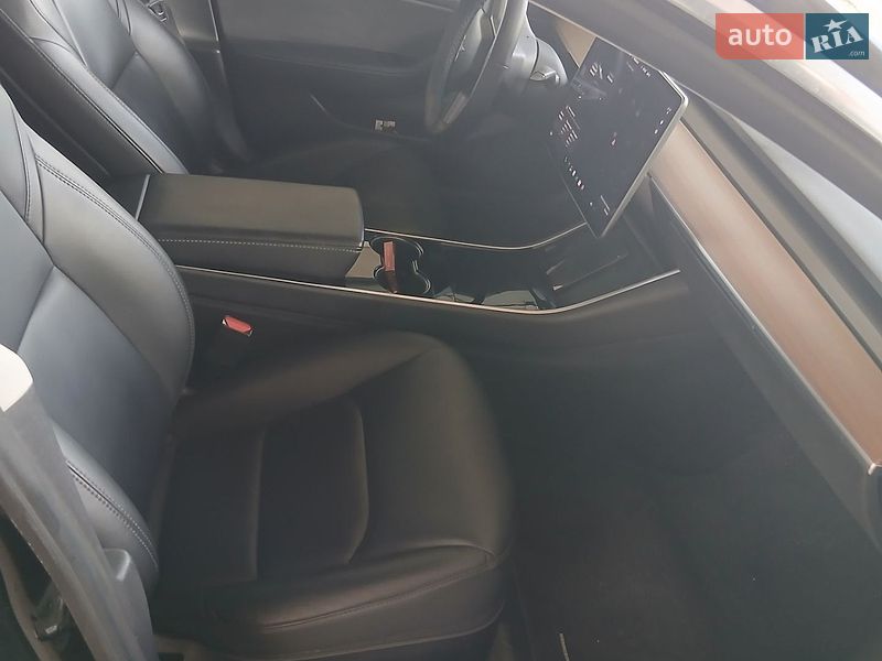 Седан Tesla Model 3 2020 в Киеве