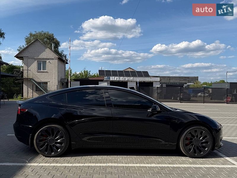 Седан Tesla Model 3 2023 в Києві