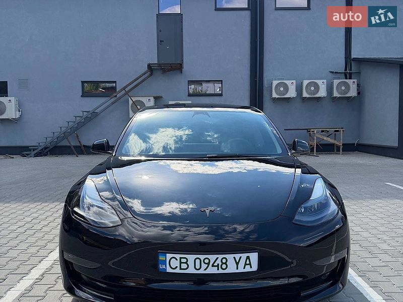 Седан Tesla Model 3 2023 в Києві
