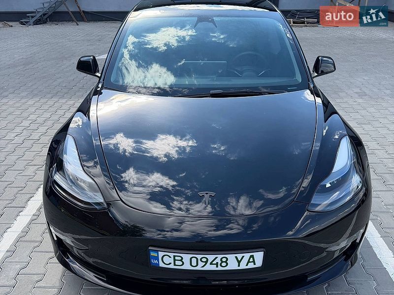 Седан Tesla Model 3 2023 в Києві