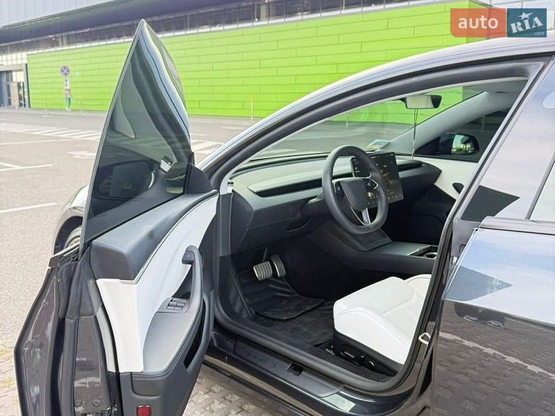 Седан Tesla Model 3 2024 в Києві