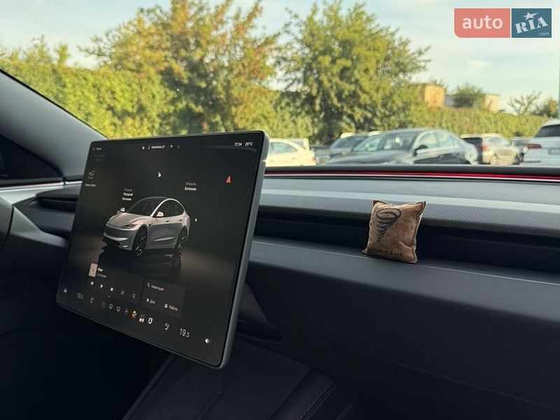 Седан Tesla Model 3 2024 в Києві