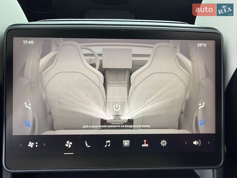 Седан Tesla Model 3 2024 в Києві