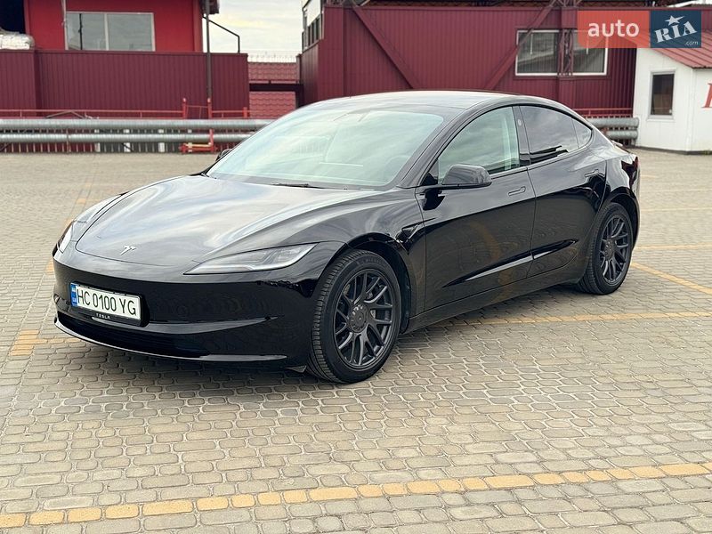 Седан Tesla Model 3 2024 в Львові