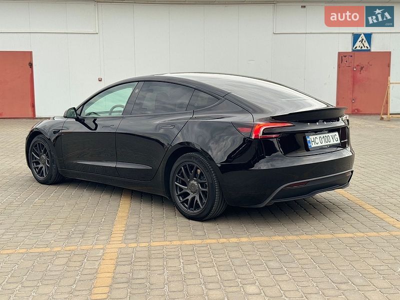 Седан Tesla Model 3 2024 в Львові