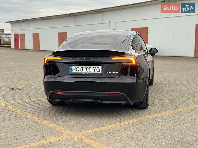 Седан Tesla Model 3 2024 в Львові