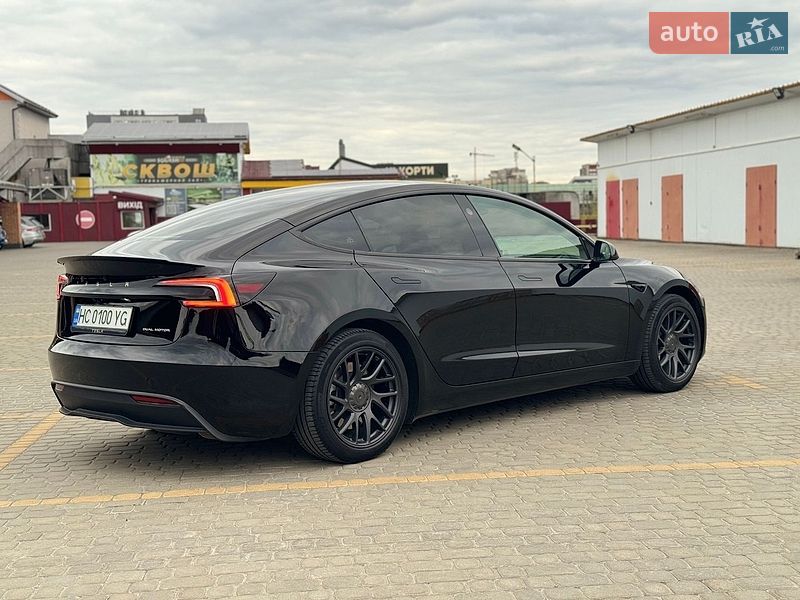 Седан Tesla Model 3 2024 в Львові