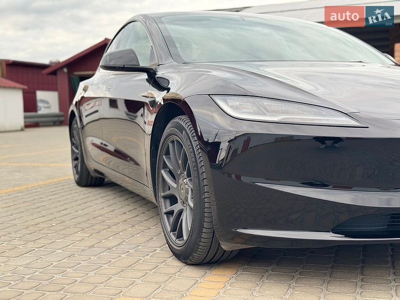 Седан Tesla Model 3 2024 в Львові